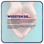 Im Hintergrund: Hände halten ein rotes Steinherz. Im Vordergrund steht ein Textfeld mit der Überschrift ‚Wussten Sie…‘ in blauer Schrift. Darunter steht: Hypercholesterinämie bezeichnet einen erhöhten Cholesterinspiegel im Blut, was ein Risikofaktor für Herzkreislauferkrankungen wie Herzinfarkt und Schlaganfall sein kann. Naturheilkundliche Verfahren und Ernährungsoptimierung zeigen positive Effekte auf erhöhte 
Cholesterinwerte. 