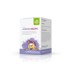 Produktbild schräge Ansicht von Lactobact JUNIOR DROPS 60 Drops mit lilafarbenem Aquarell Wasserfleck und Karikatur mit freundlichem Gesicht und rosa Cappy auf der Verpackung.