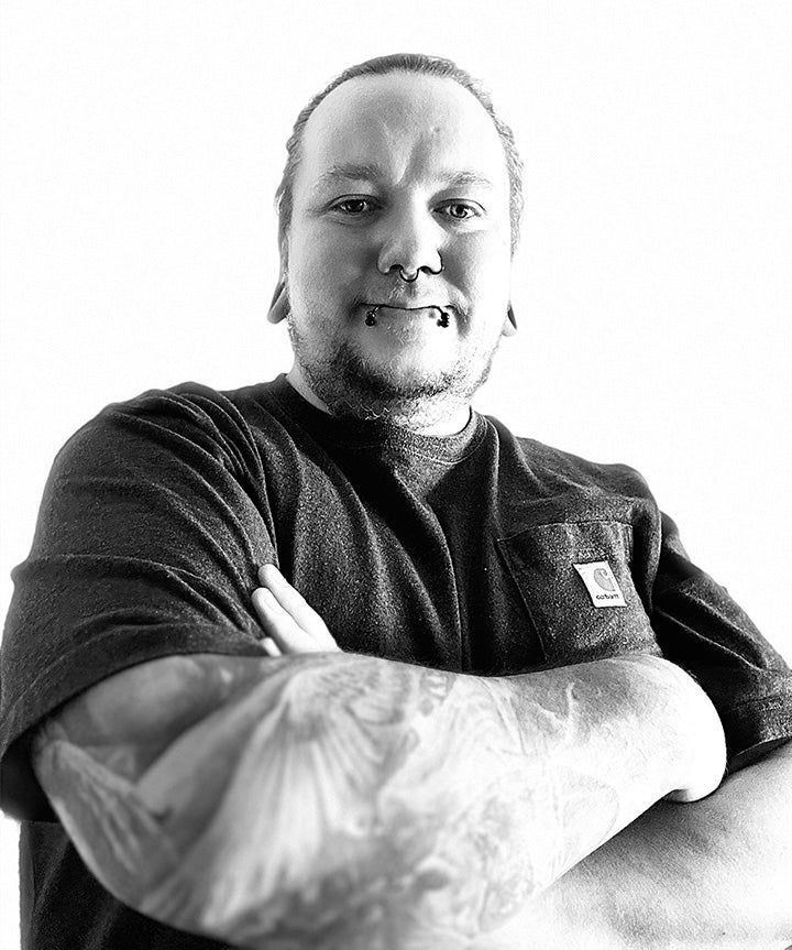 Portraitaufnahme von Jens Engel in schwarz-weiß